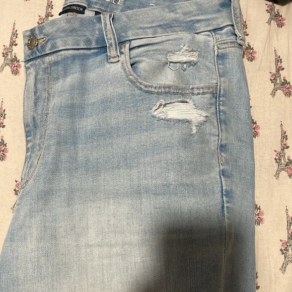 Jeans from American eagle and they are next level stretch and brand new - Picture 11 of 17
